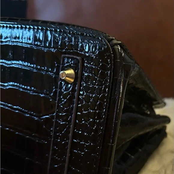 Elegant Black Crocodile-Embossed Handbag - Picture 7 of 7